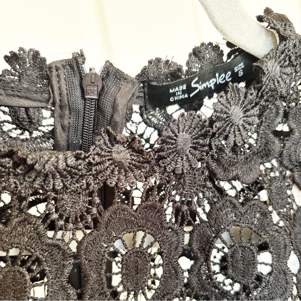 NWT Beautiful Lace Bell Sleeve Blouses - Picture 9 of 15